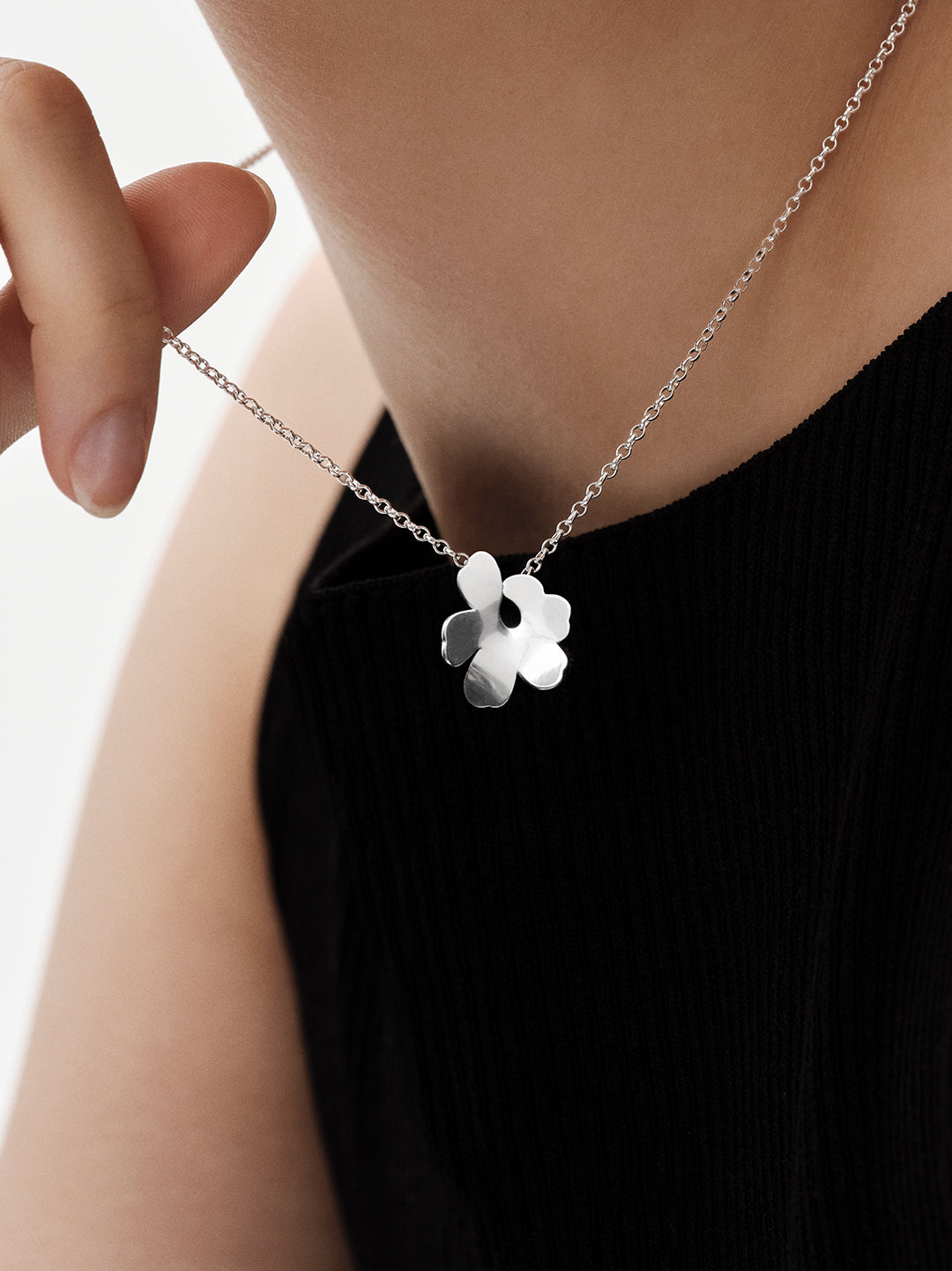 Unikko-riipus mini hopea