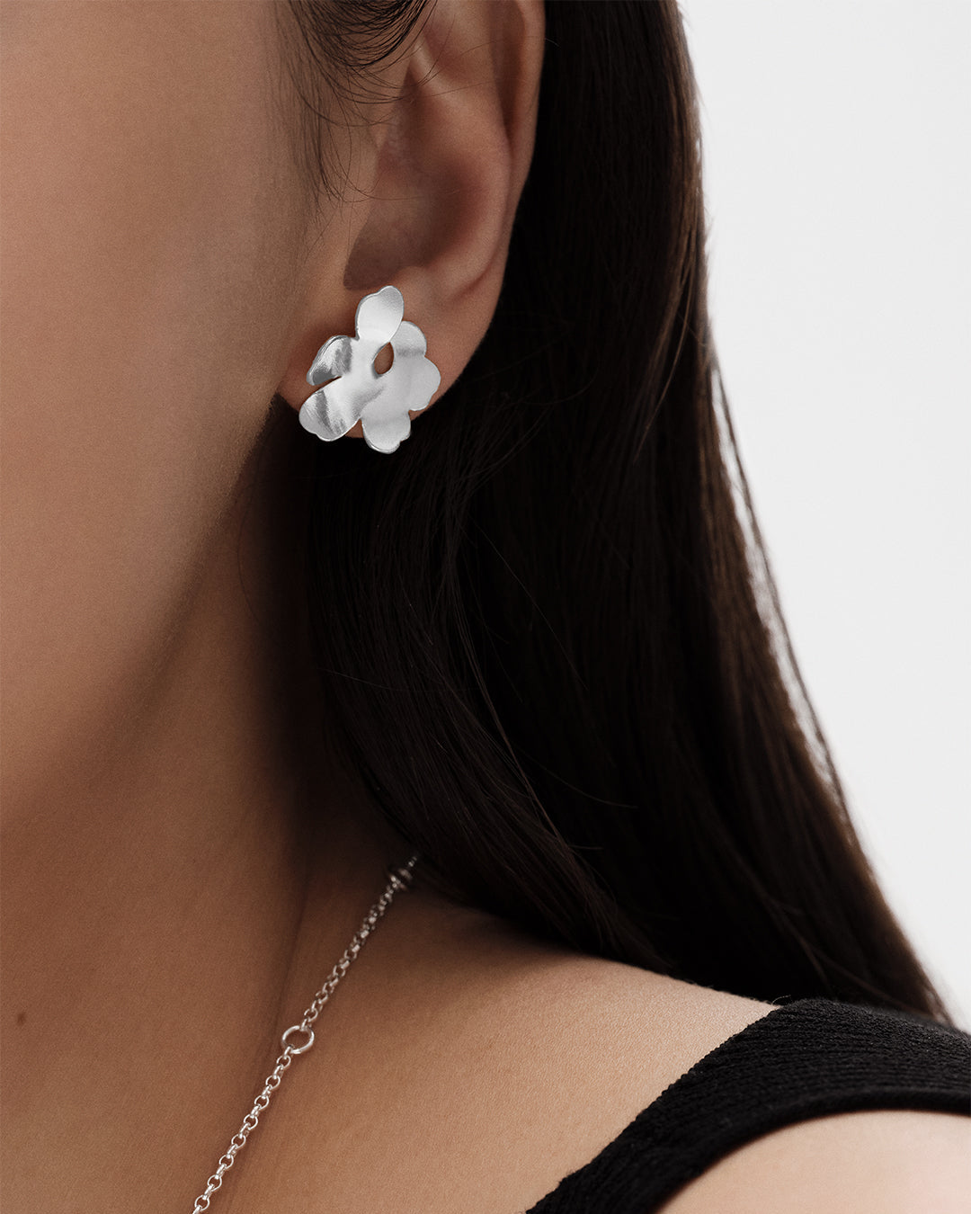 Unikko single miniature earring silver