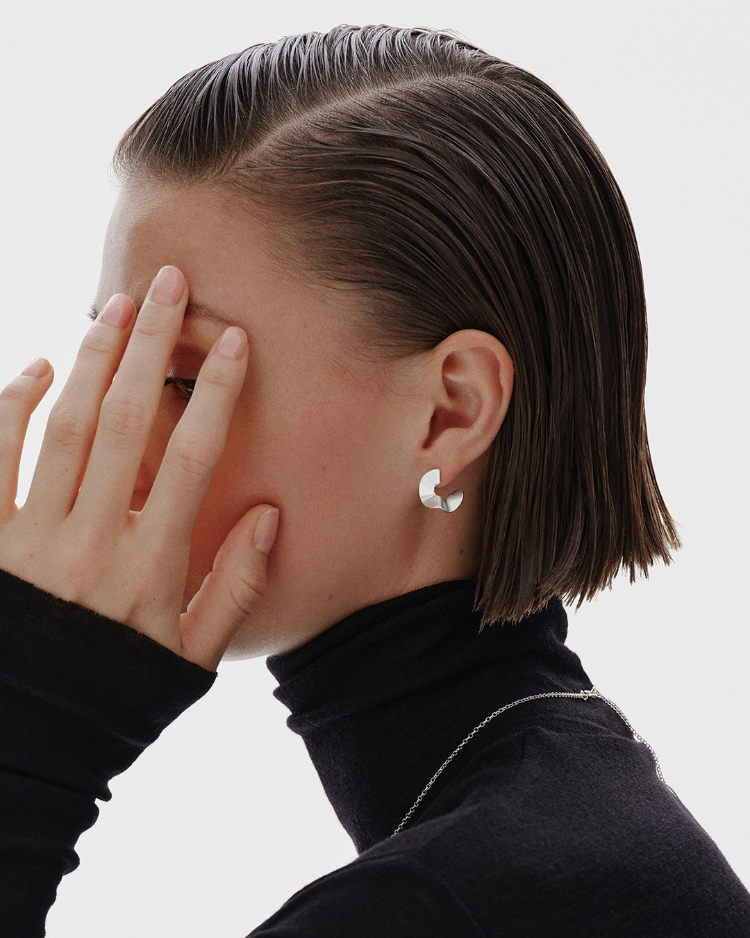 Vetovoima-korvakoru pieni hopea yksi kappale vasen