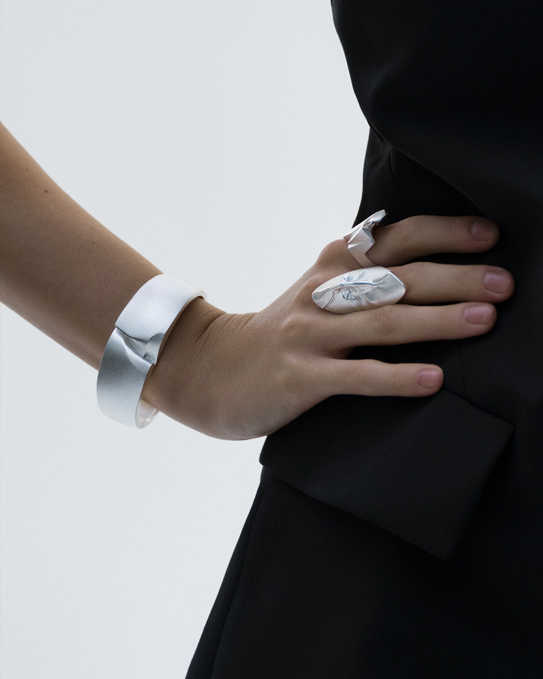 Darinan koru -rannekoru hopea