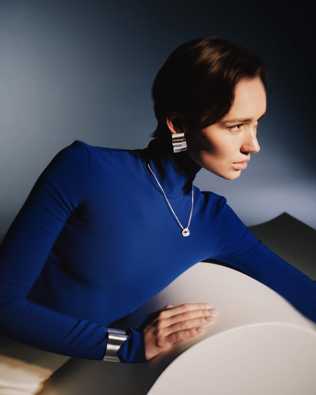 Vetovoima-korvakorut hopea