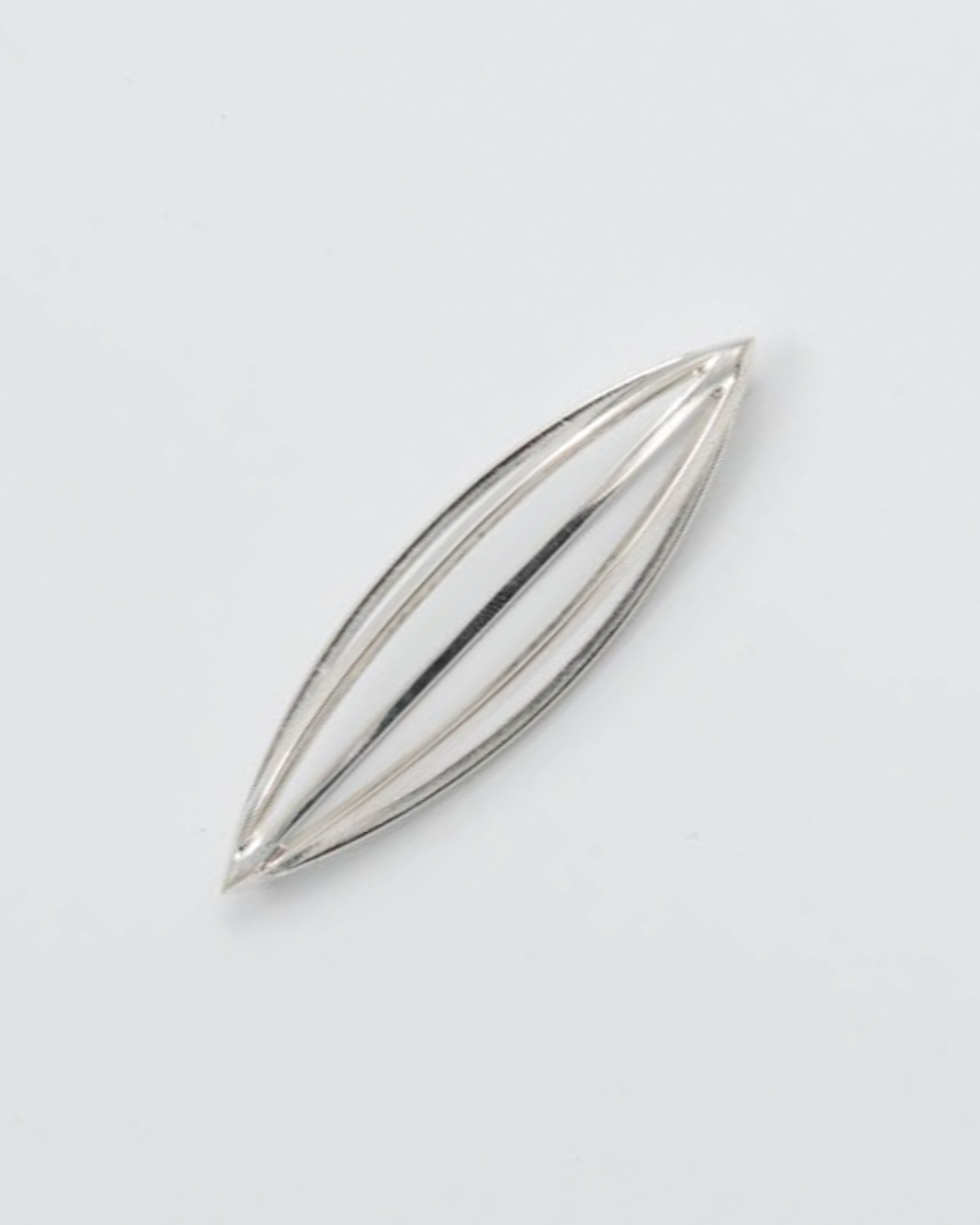 Pidetty Puhallus-rintakoru hopea