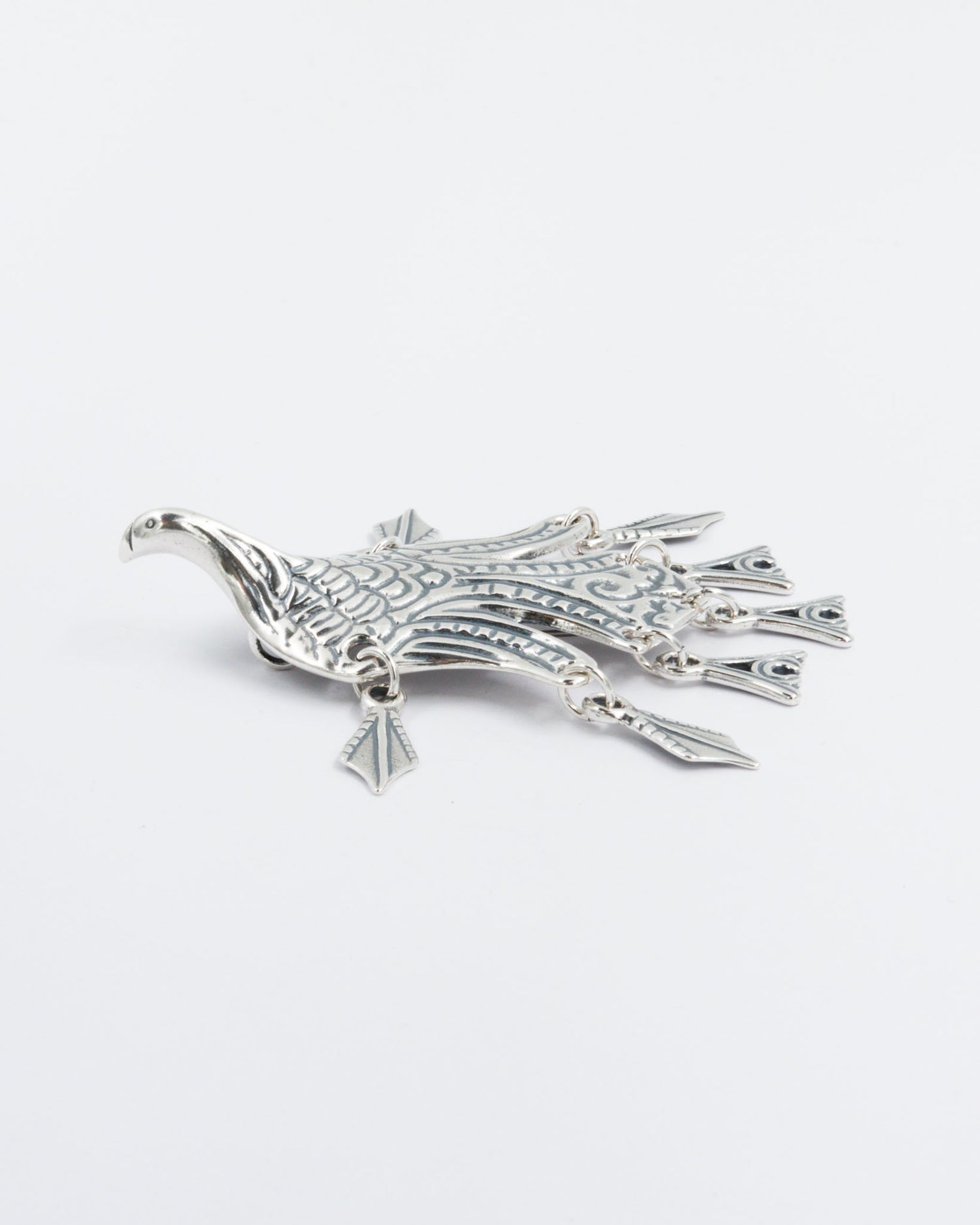 Pidetty Uhtuan sotka -solkiriipus hopea 85 cm