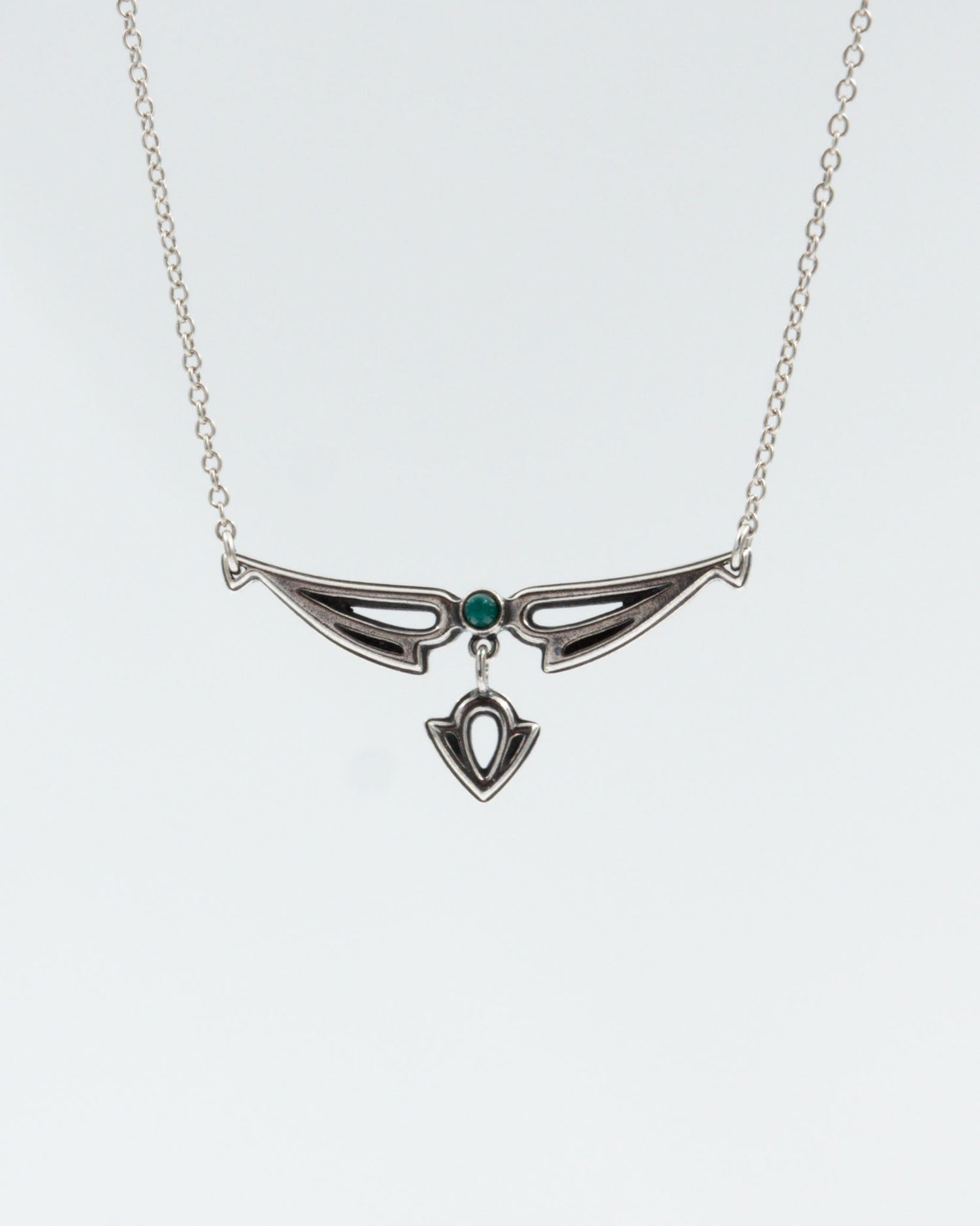 Pidetty Illusioni-riipus 45 cm hopea akaatti