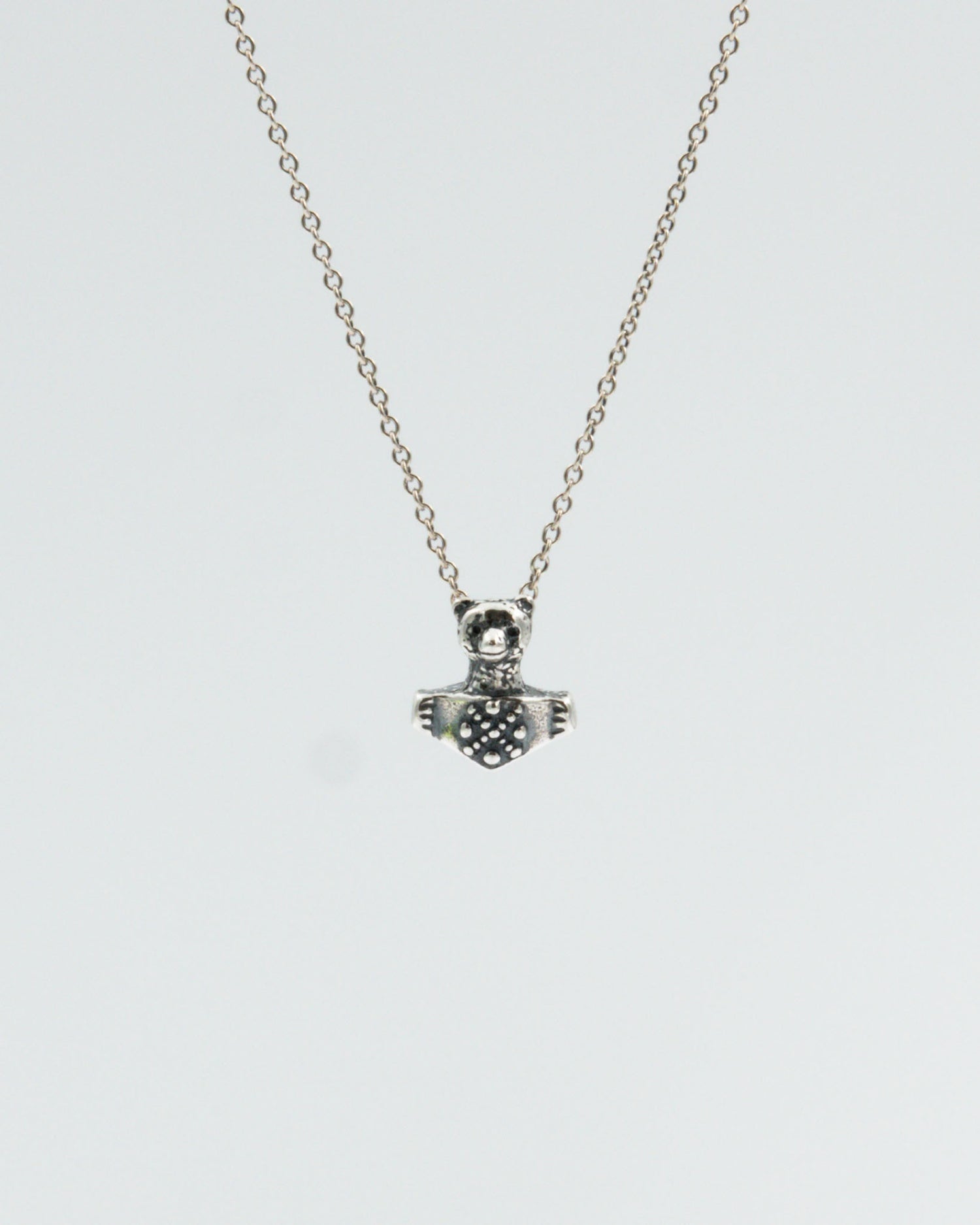 Pidetty Pikku karhu -riipus hopea