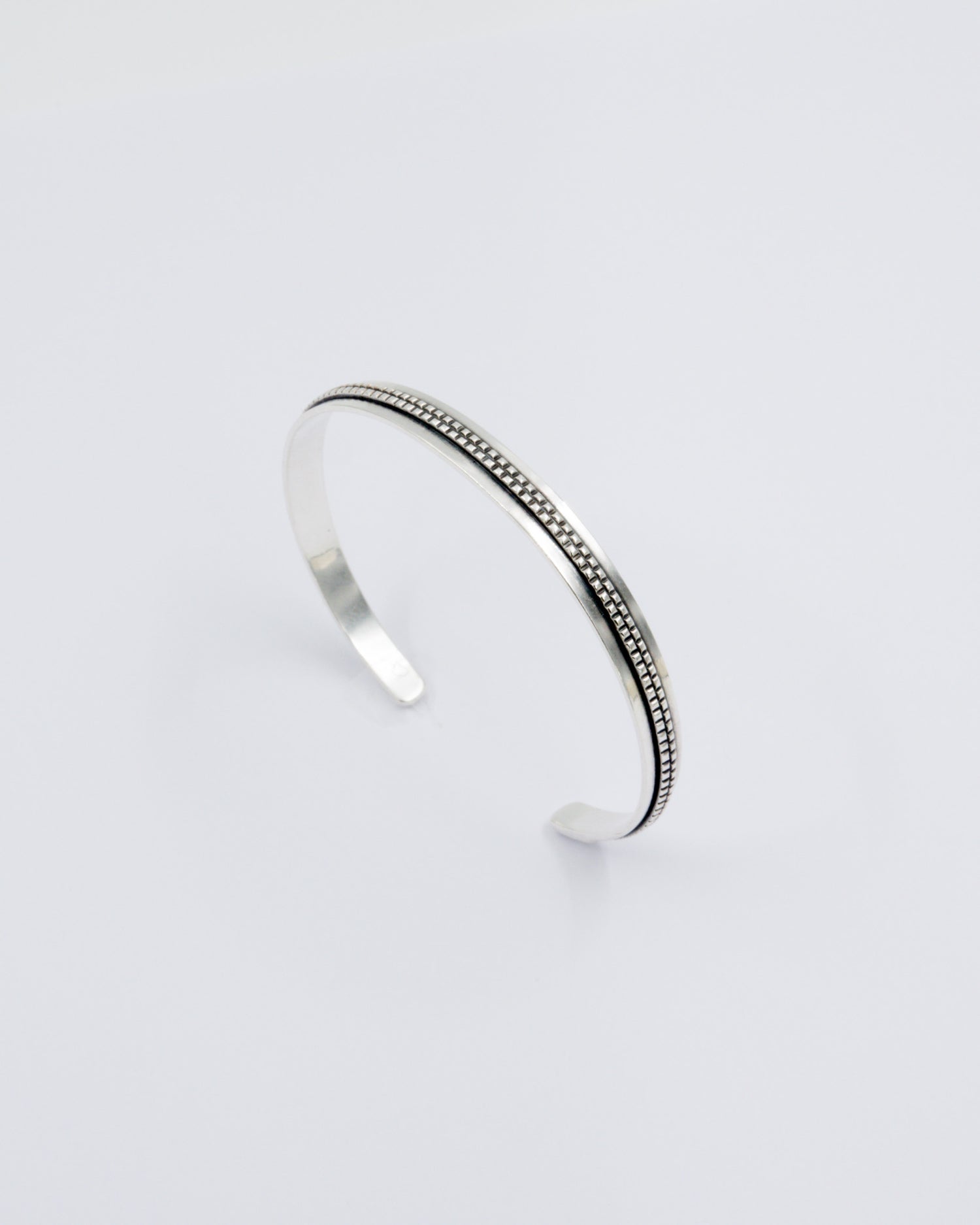 Pidetty rannekoru 1269 hopea