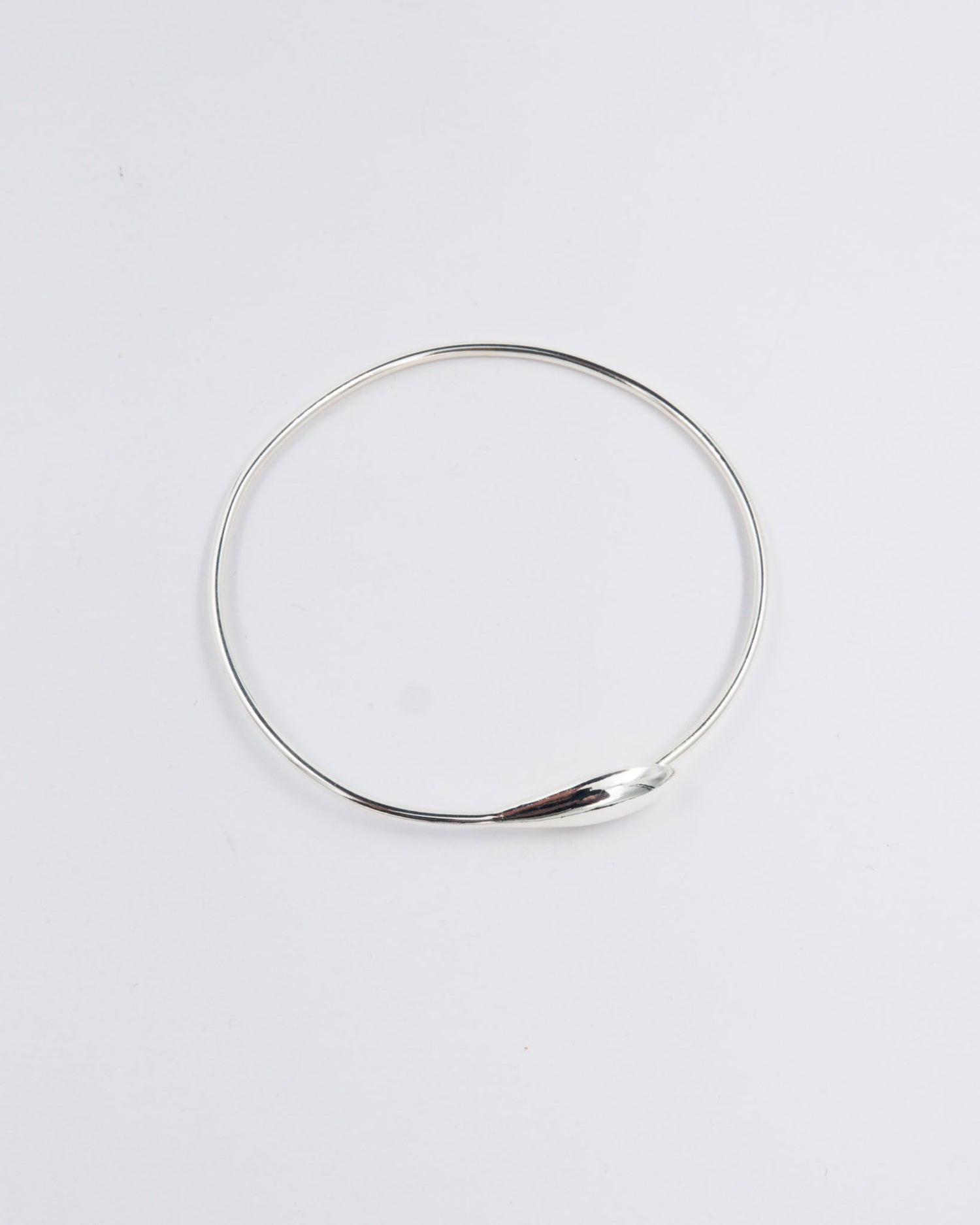 Pidetty Doris-rannekoru hop