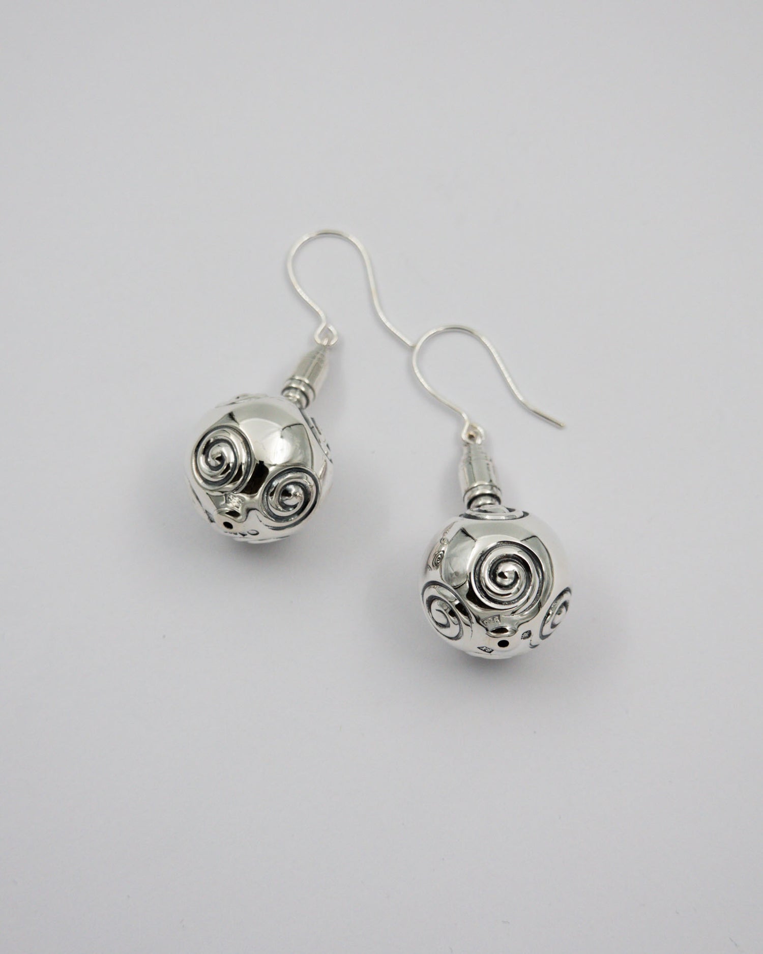 Held Haliko spiral ball earrings silver