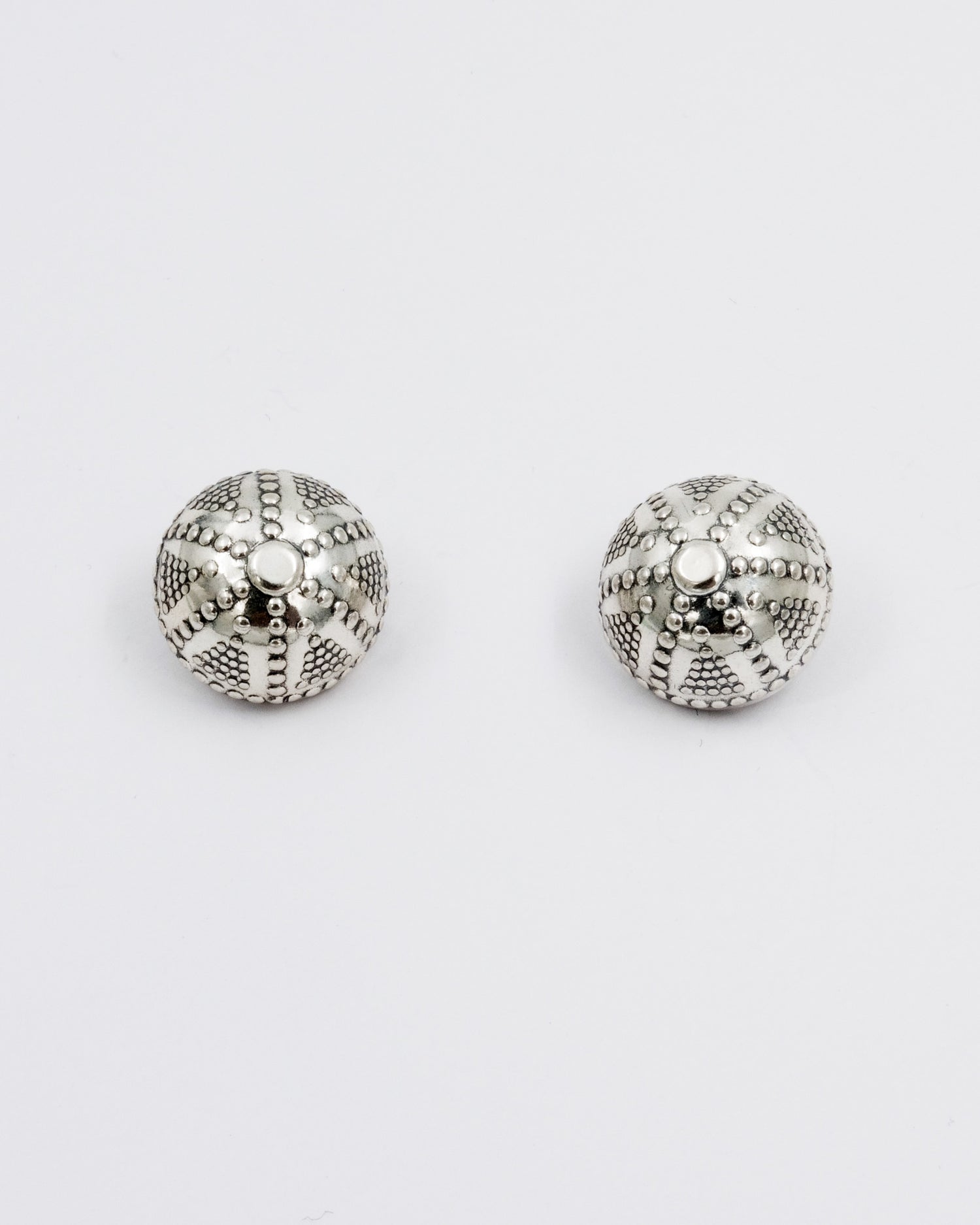 Pidetty Halikon filigraanipallokorvakorut hopea klipsi