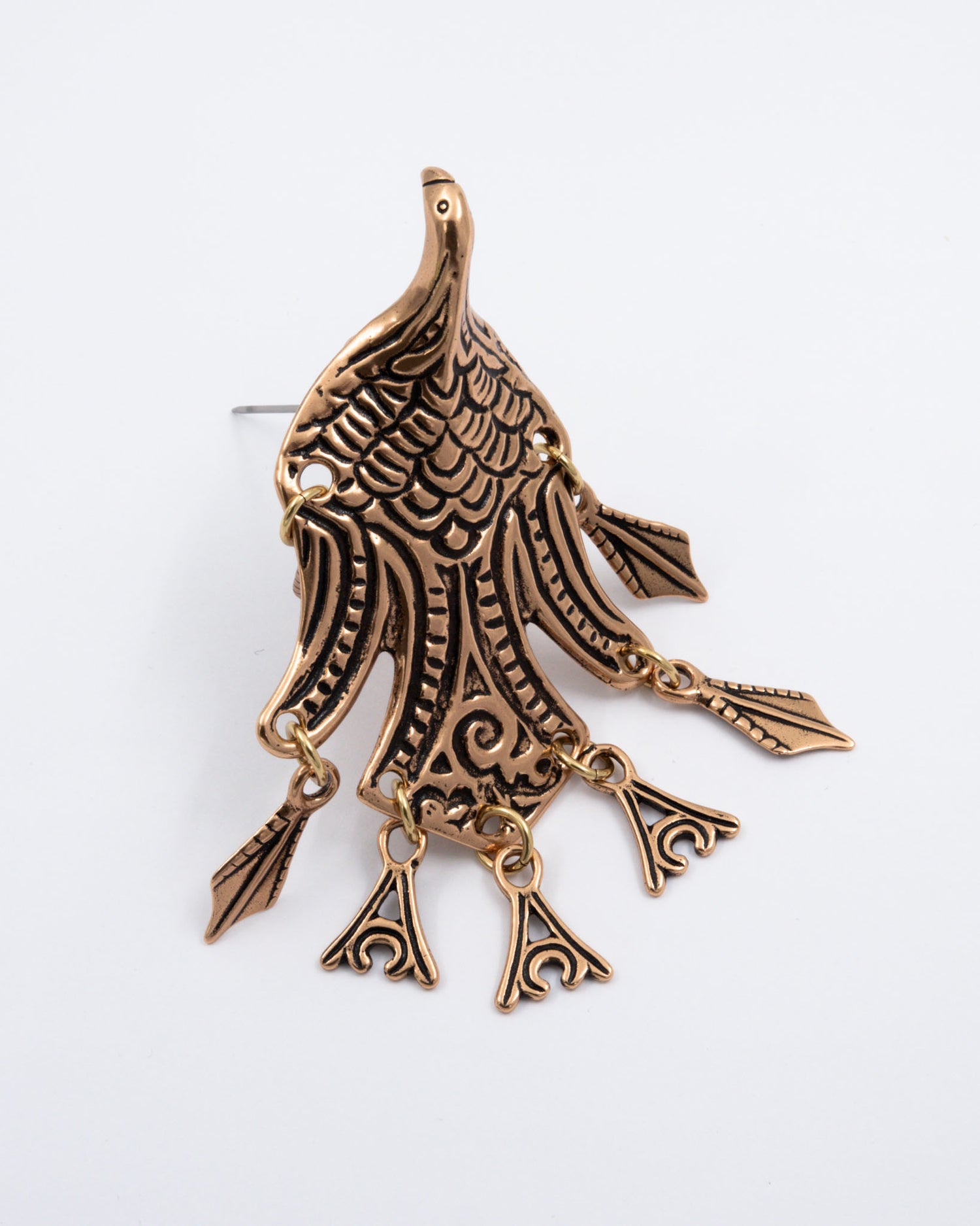 Pidetty Uhtuan sotka -solkiriipus 85 cm pronssi