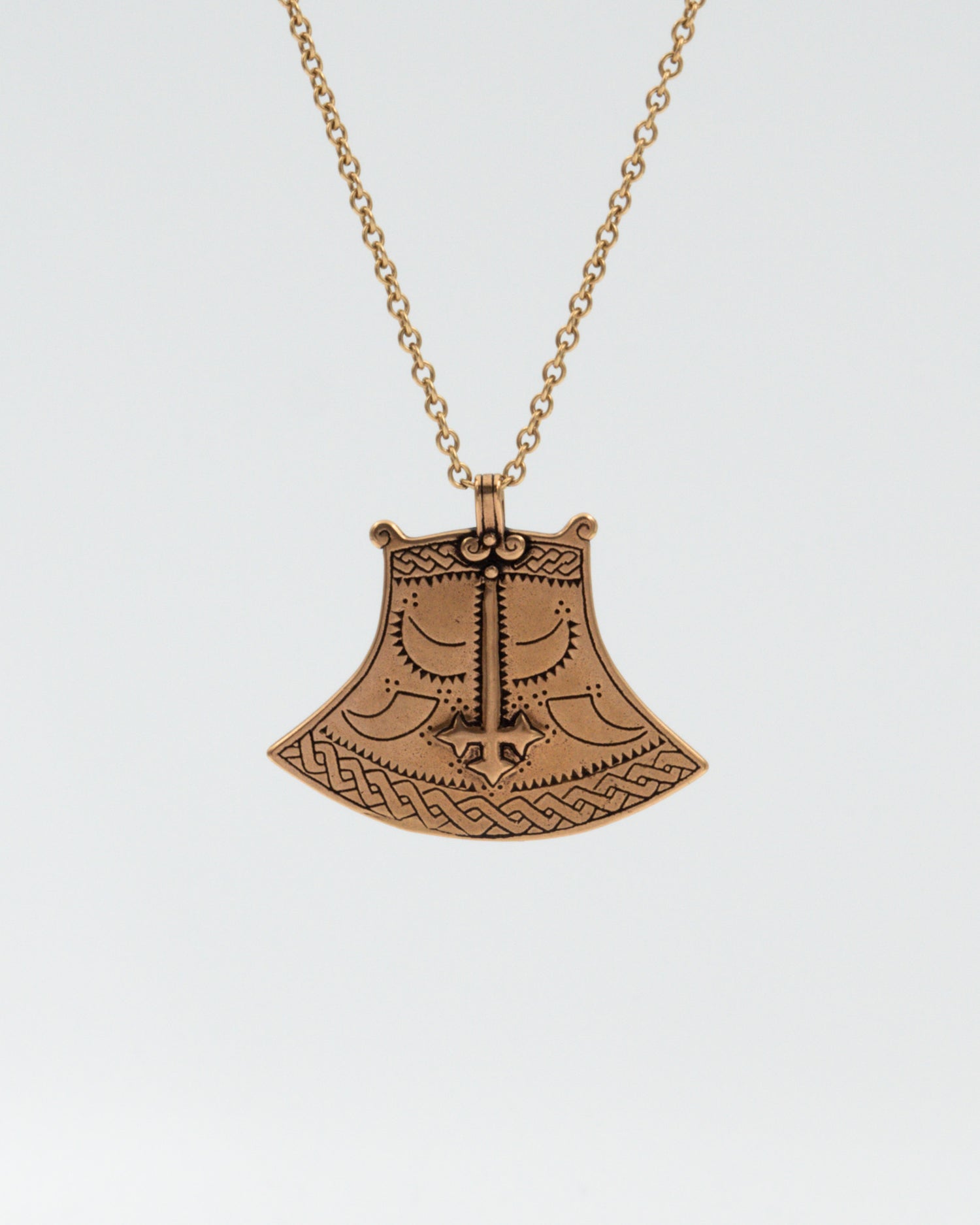 Pidetty Kuusamon kirves -riipus iso pronssi