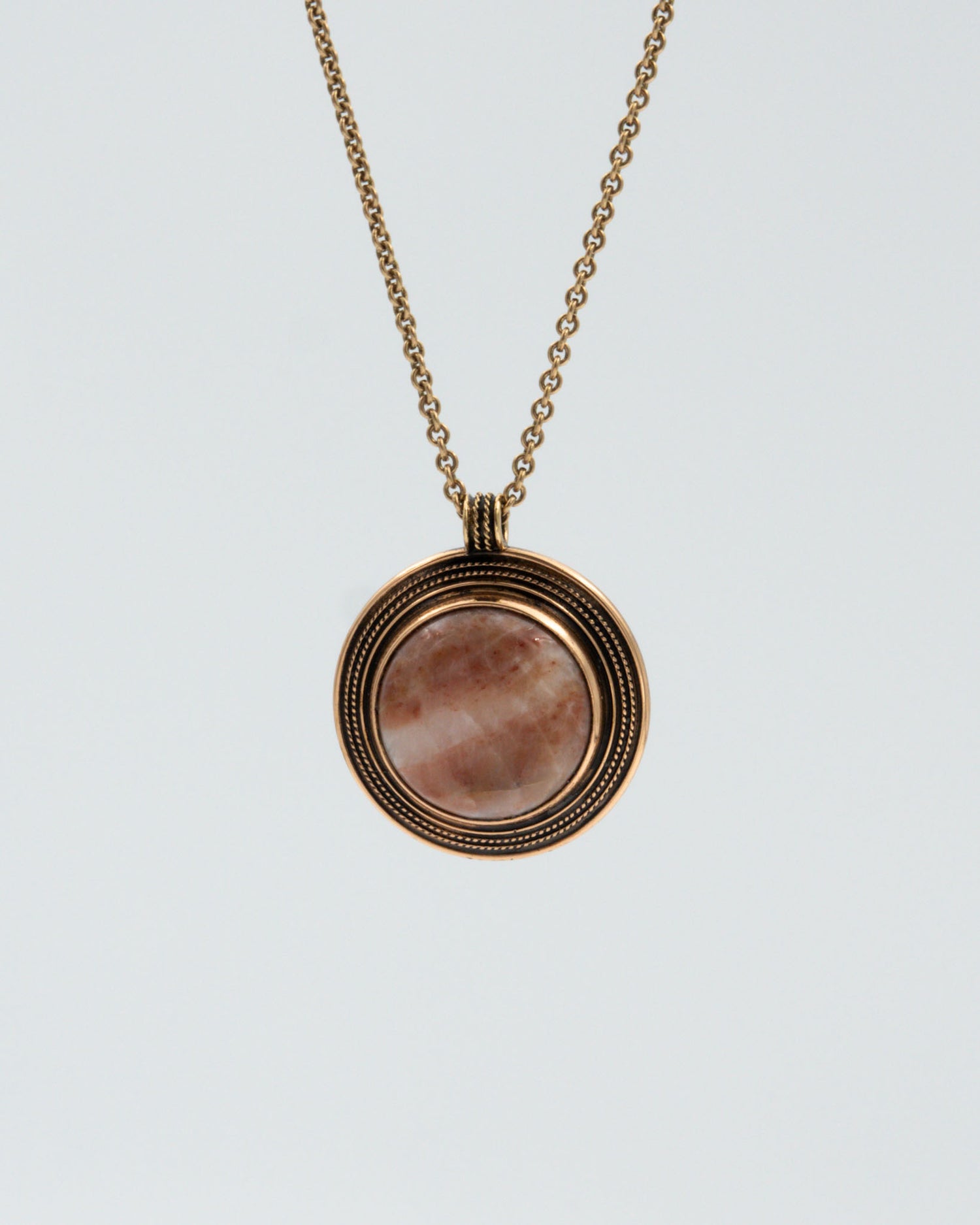 Pidetty kiviriipus 1643 pronssi ruskakvartsi