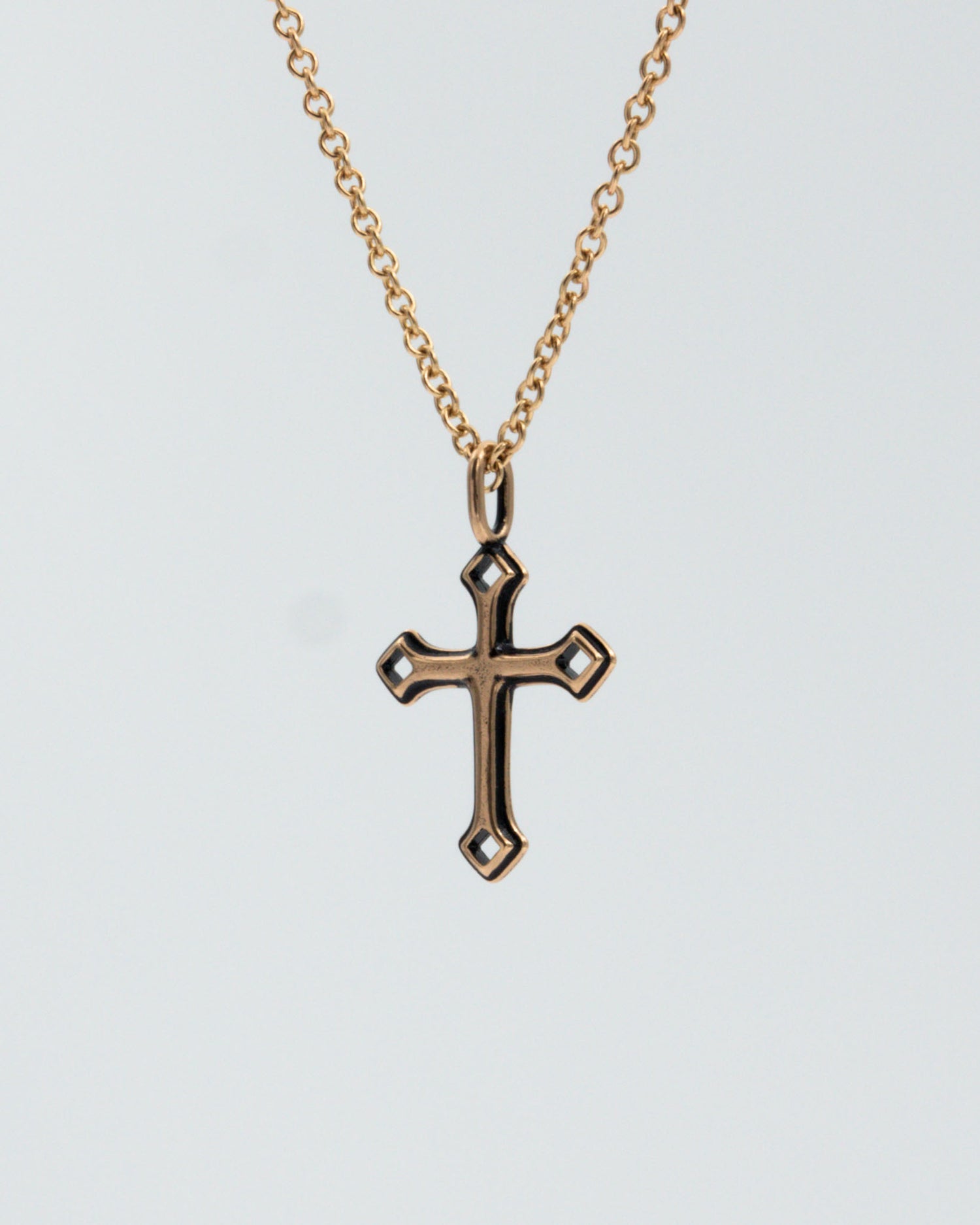 Pidetty Illusioni-ristiriipus pronssi