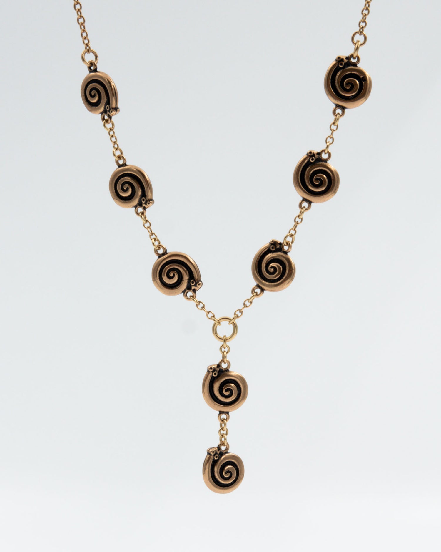 Pidetty Vaskikäärme-kääty 45 cm pronssi