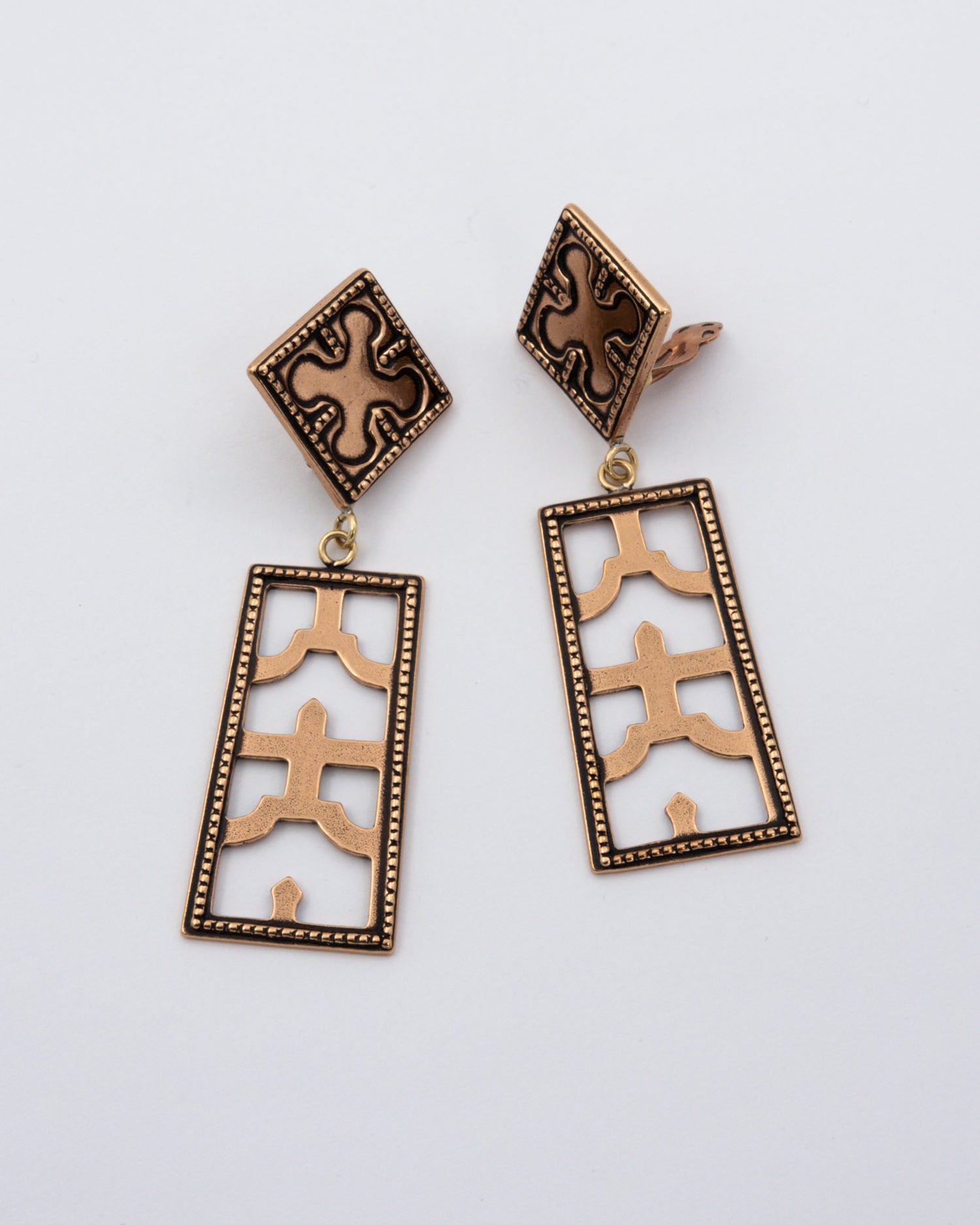 Pidetty Luistarin viikinkihelat -korvakorut kaksiosaiset pronssi klipsi