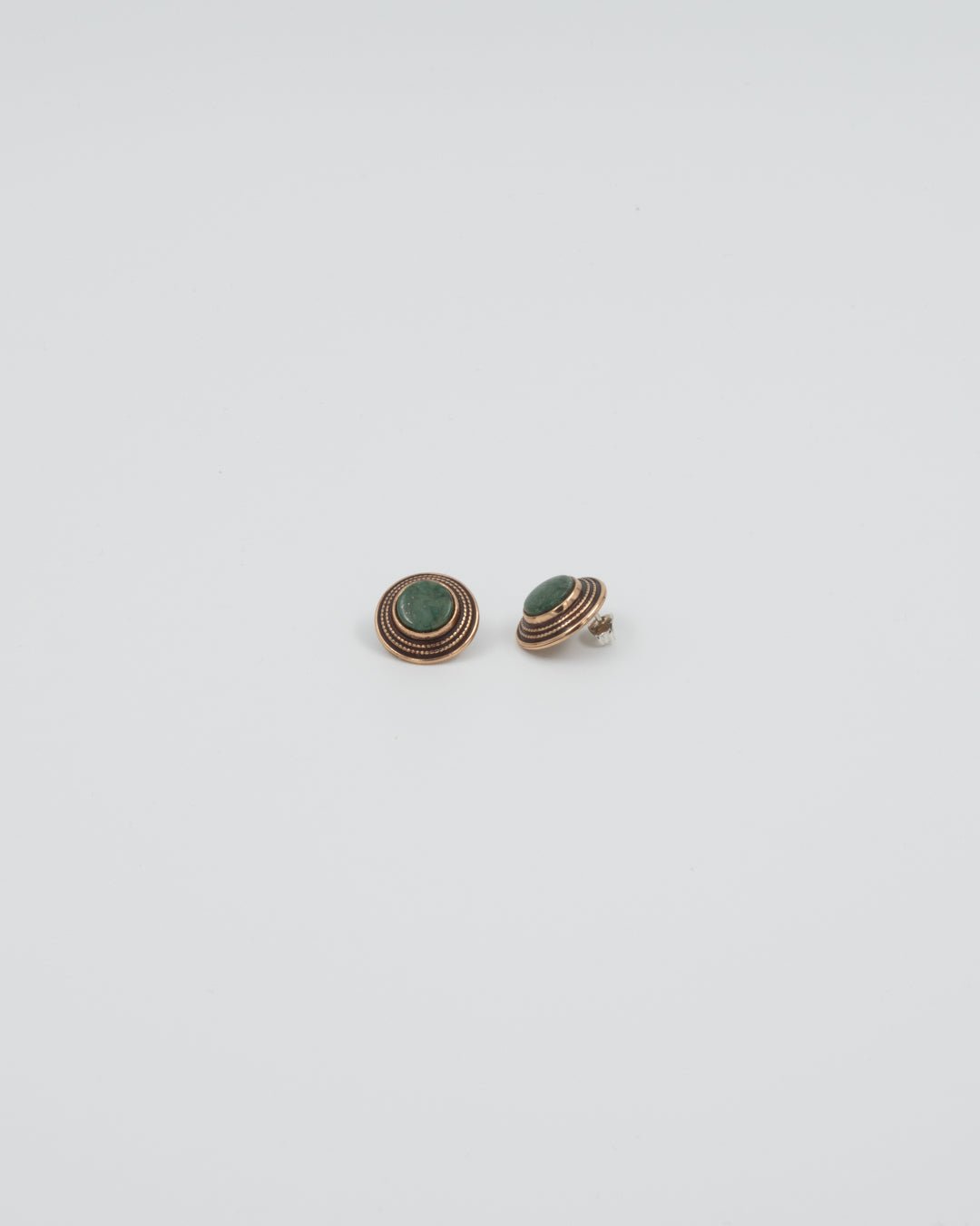 Kept stone earrings bronze