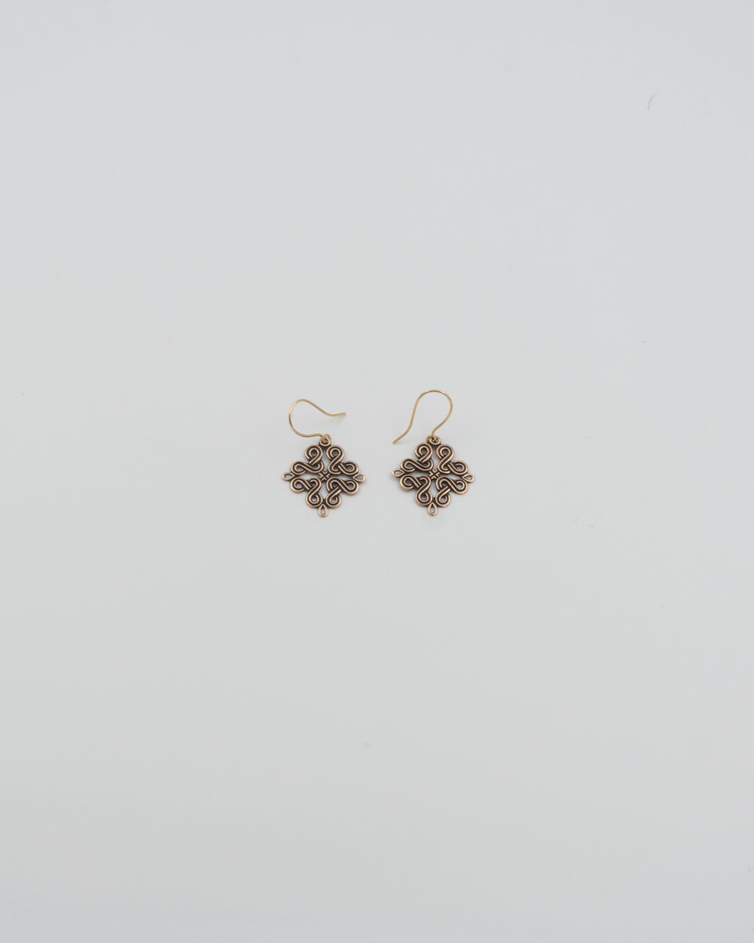 Kept Karelian ribbon braid earrings bronze