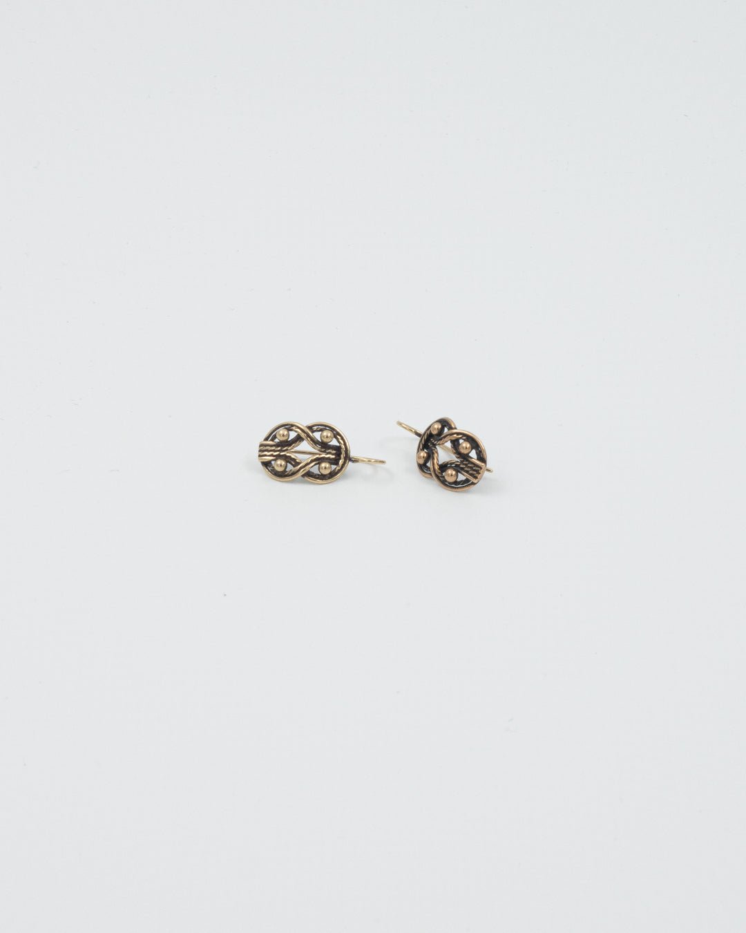 Held Teljänneito hook earrings bronze