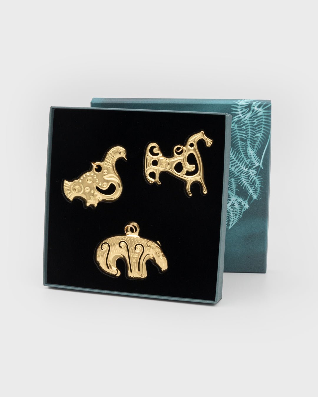 Kolmen joulukoristeen lahjapakkaus